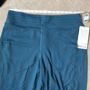Lululemon Flurry Up High-Rise Jogger
Petrol Blue - size 12